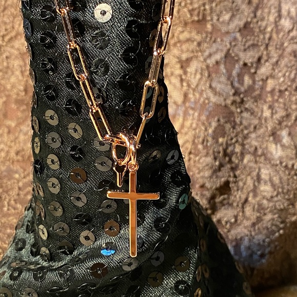 NWT ✝️ BEAUTIFUL ROSE GOLD CROSS WITH KEY CHARM SAINT NECKLACE ALL AGES - Picture 9 of 12